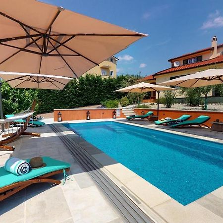 Villa Oasis กอสเตรนา ภายนอก รูปภาพ