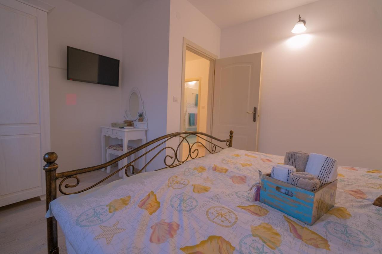 Villa Oasis กอสเตรนา ภายนอก รูปภาพ